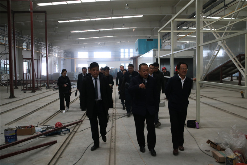 蘭州市委常委、新區(qū)黨工委書記楊建忠參觀考察工貿(mào)集團(tuán)三廠建設(shè)情況