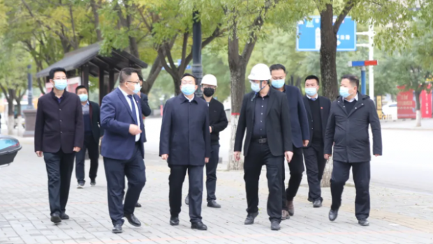 平?jīng)鍪懈笔虚L楊恭帶隊(duì)督查亞太·富力城工程安全及防疫工作